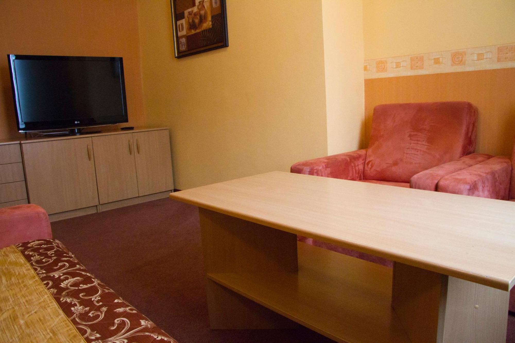 Hotel Iskra Rzeszow Dış mekan fotoğraf