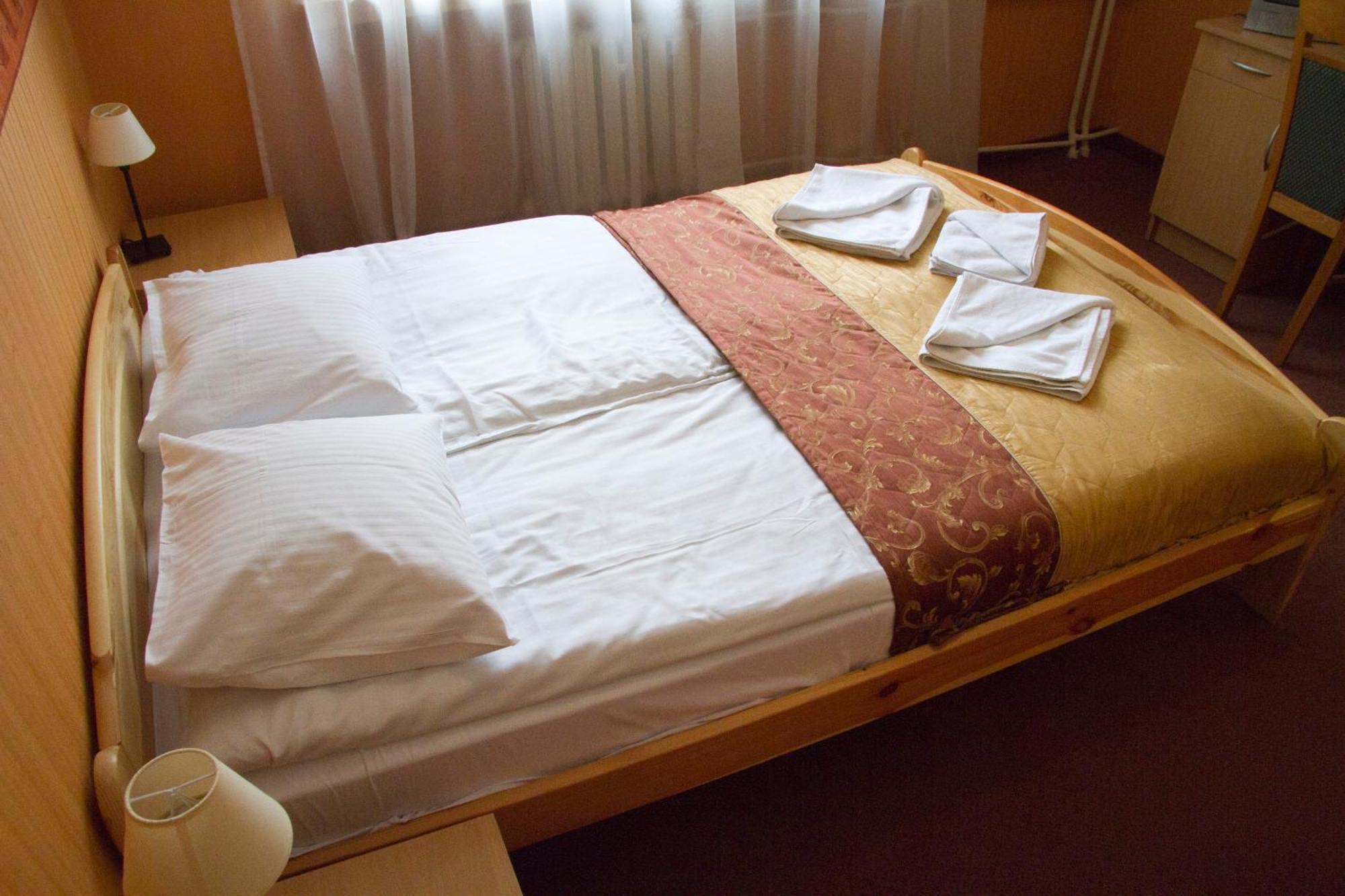 Hotel Iskra Rzeszow Dış mekan fotoğraf