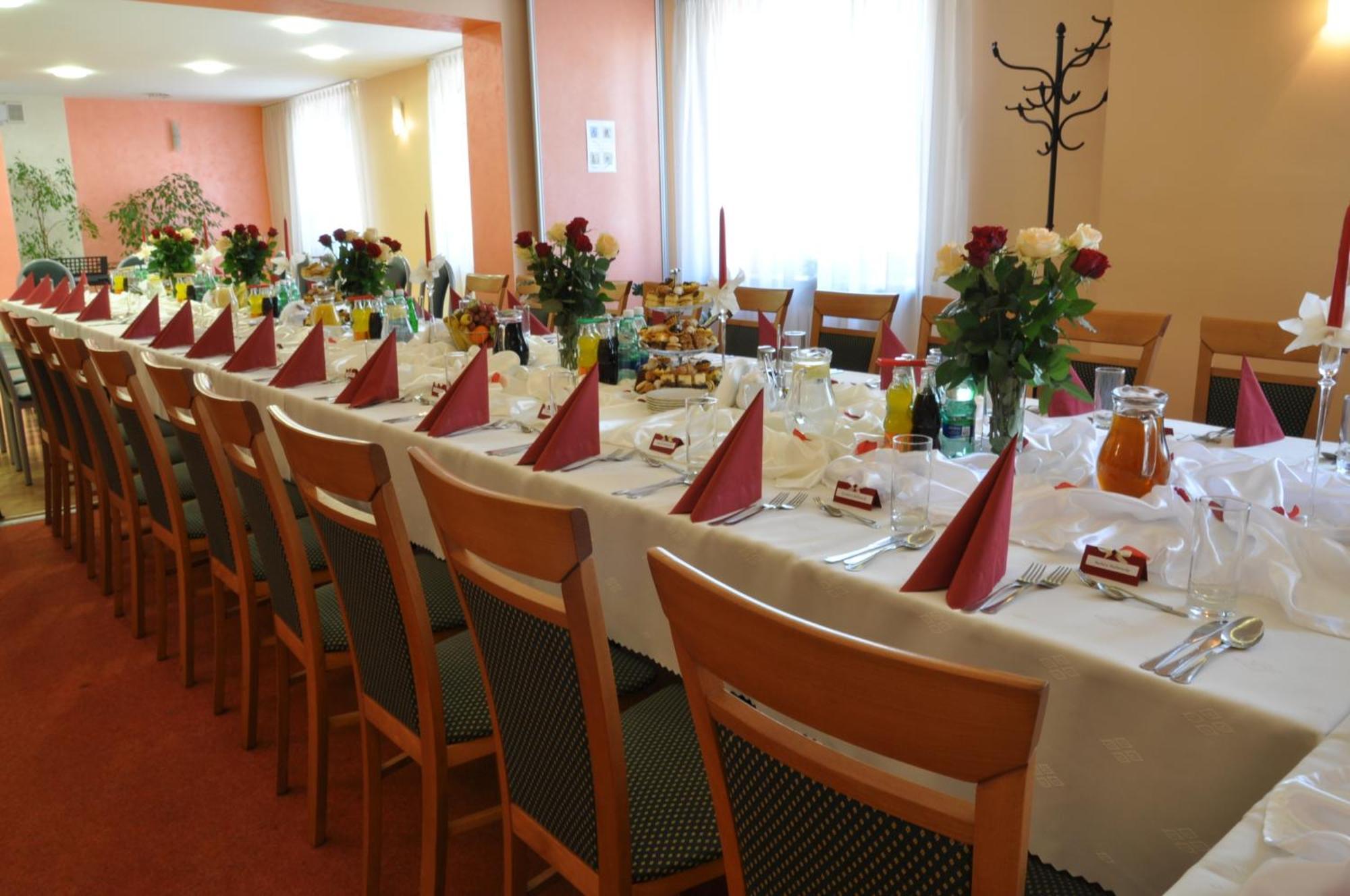 Hotel Iskra Rzeszow Dış mekan fotoğraf