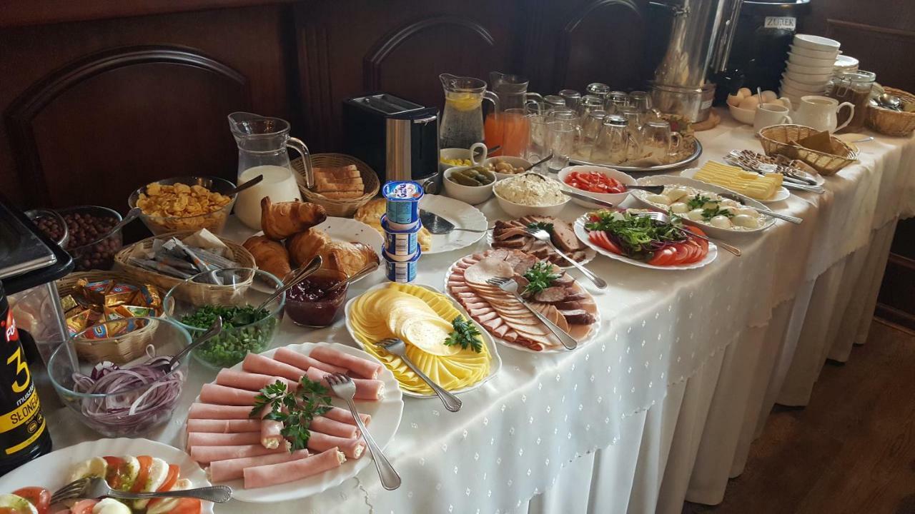 Hotel Iskra Rzeszow Dış mekan fotoğraf