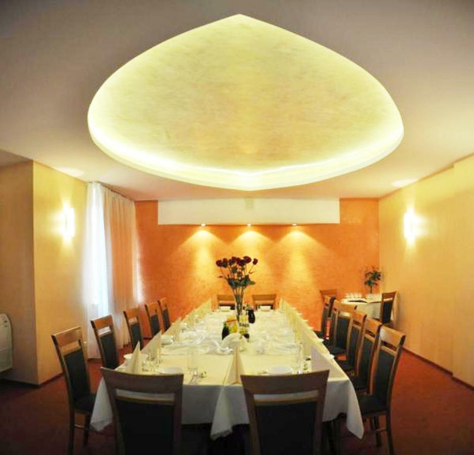 Hotel Iskra Rzeszow Dış mekan fotoğraf
